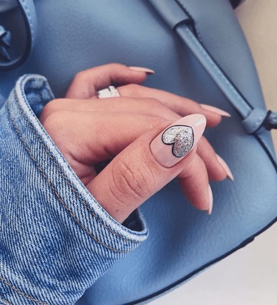 Романтическое настроение: милый дизайн ногтей с сердечками