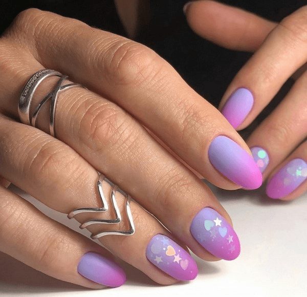 Романтическое настроение: милый дизайн ногтей с сердечками