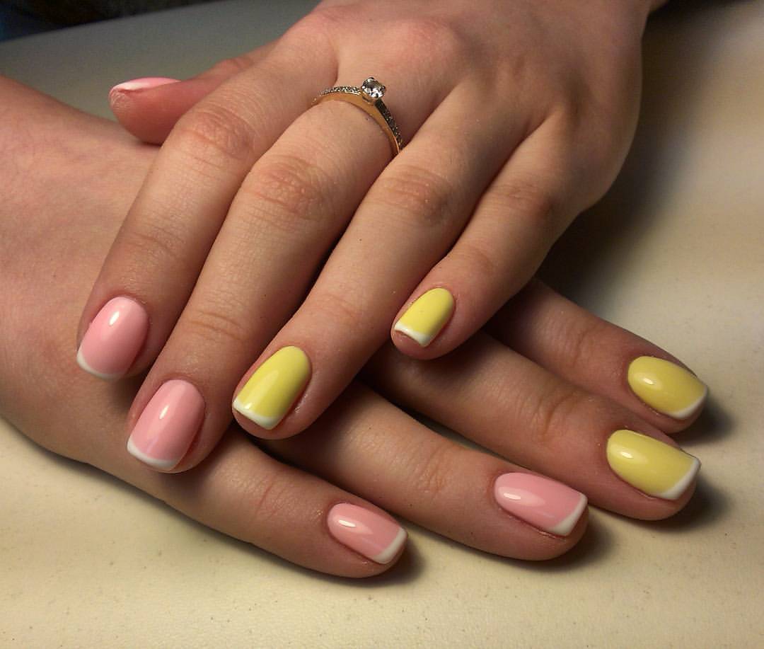 Жёлто-розовый ногти с френчем