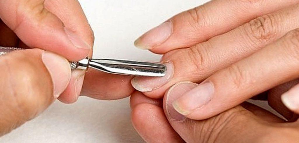 Jak zrobić manicure skórek?