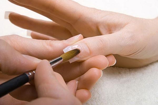 Как укрепить ногти акрилом: техника, особенности процедуры