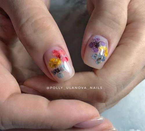 Маникюр с использованием засушенных цветов: 100 дизайнов для ногтей в картинках