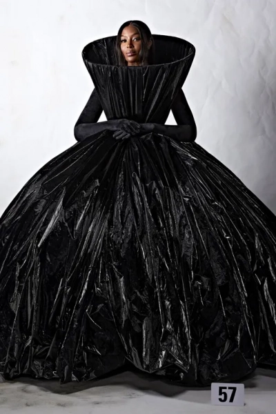 Черный нейл-арт от Balenciaga 2022 года