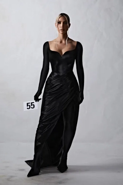 Черный нейл-арт от Balenciaga 2022 года