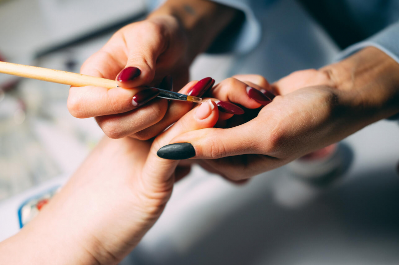 Дерматологи предупреждают: гель-лак может повредить ногти