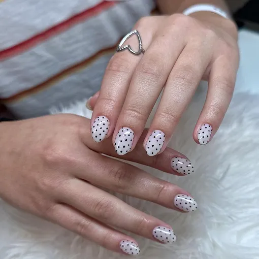 Нейл-арт в горошек