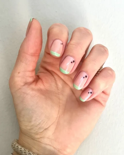 Нейл-арт в горошек