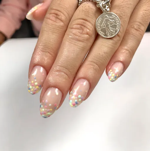 Нейл-арт в горошек