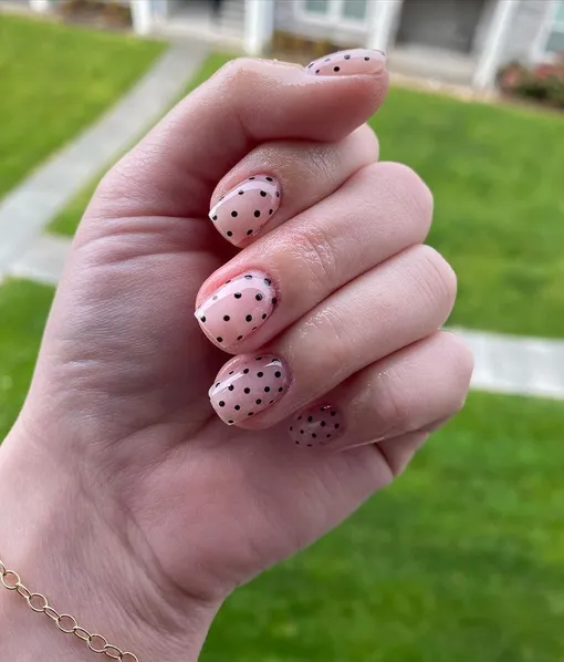 Нейл-арт в горошек