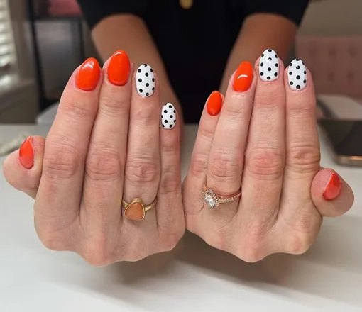 Нейл-арт в горошек