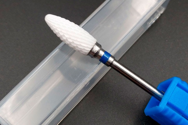 Маникюрный нож: виды и применение