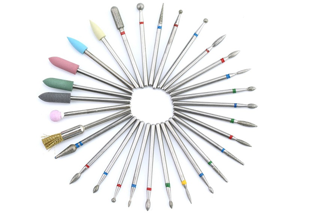 Маникюрный нож: виды и применение