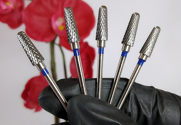 Маникюрный нож: виды и применение