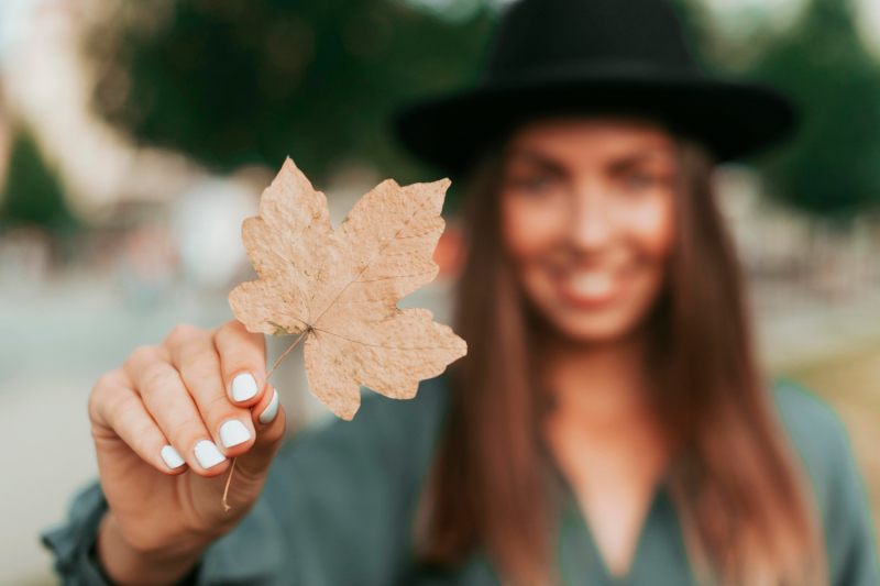 Нейл-арт: какие цвета популярны осенью