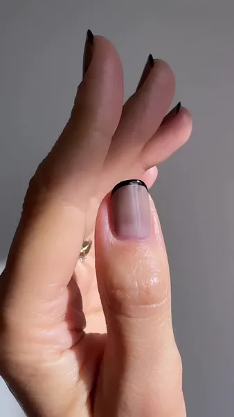 Маникюр с колготками: как воссоздать сексуальные узоры на ногтях