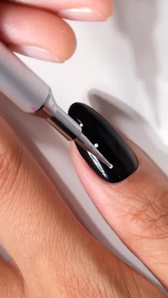 Маникюр с колготками: как воссоздать сексуальные узоры на ногтях