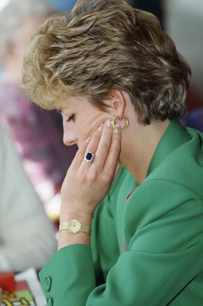 Перламутровый маникюр принцессы Дианы, 28 апреля 1992 года