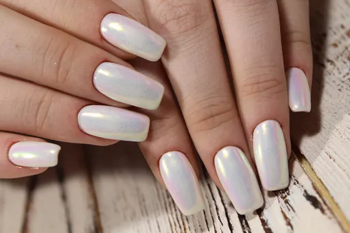 жемчужный маникюр тренд для квадратных ногтей