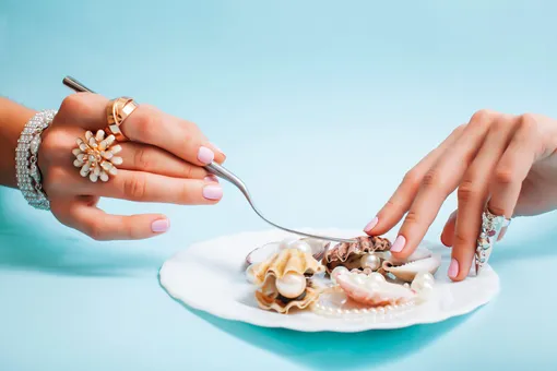 Жемчужный маникюр: успейте сделать, пока лето не кончилось — 15 идей с модным трендом