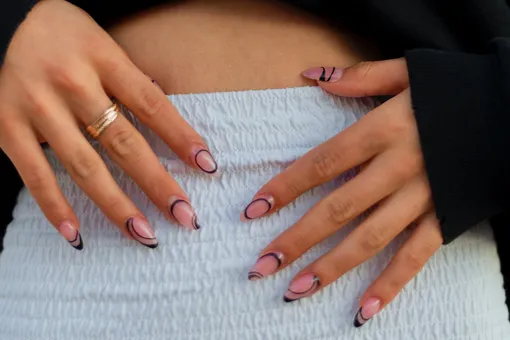 Черный маникюр: black glam снова в тренде