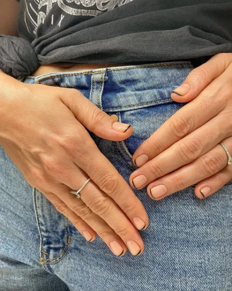 Микроманикюр: тренды 2023 &mdash; идеи с фото